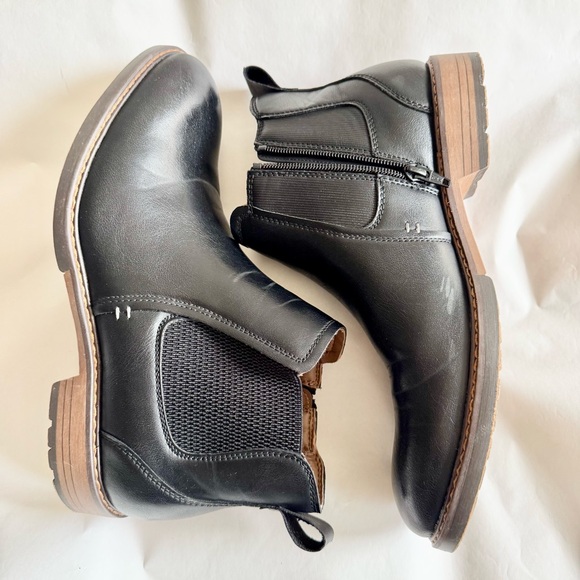 Madden NYC Black Chelsea Ankle Boots Faux Leather Lug Sole Side Zip Men's sz 9.5 - Picture 3 of 7